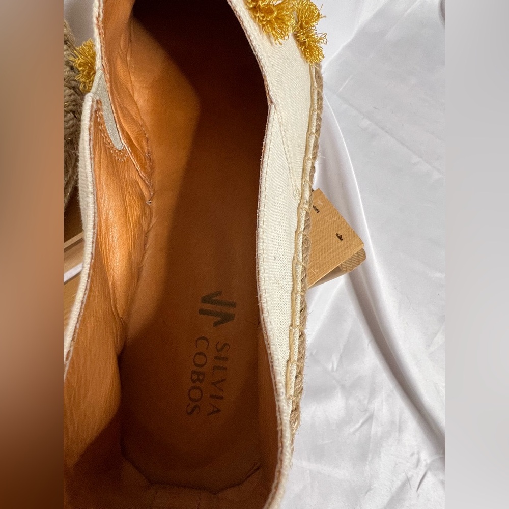 Silvia Cobis Soil Mocasines Leather Flat Espadrilles Women’s Cream/Gold Pom Poms - Picture 14 of 15